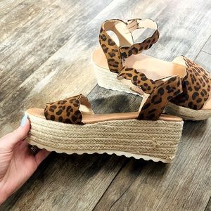 Platform leopard sandals